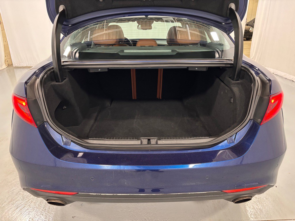 2017 Alfa Romeo Giulia Image 28