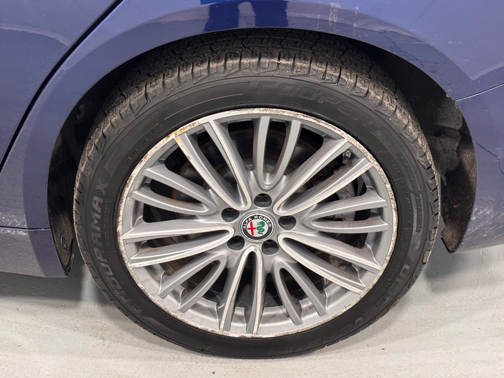 2017 Alfa Romeo Giulia Image 31