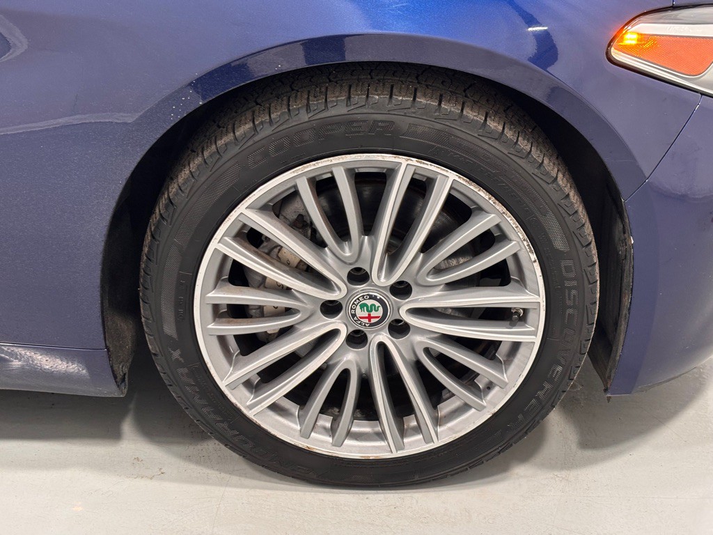 2017 Alfa Romeo Giulia Image 32