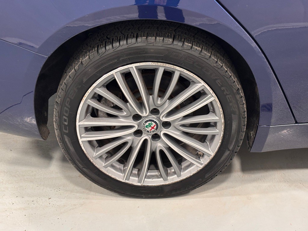 2017 Alfa Romeo Giulia Image 33