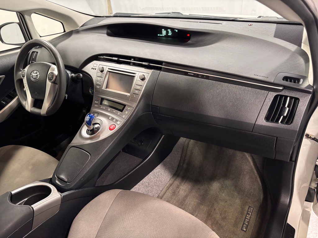 2014 Toyota Prius Image 17