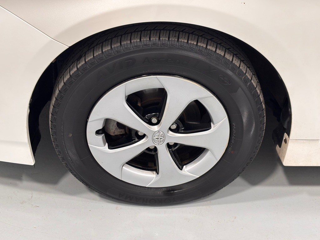 2014 Toyota Prius Image 30