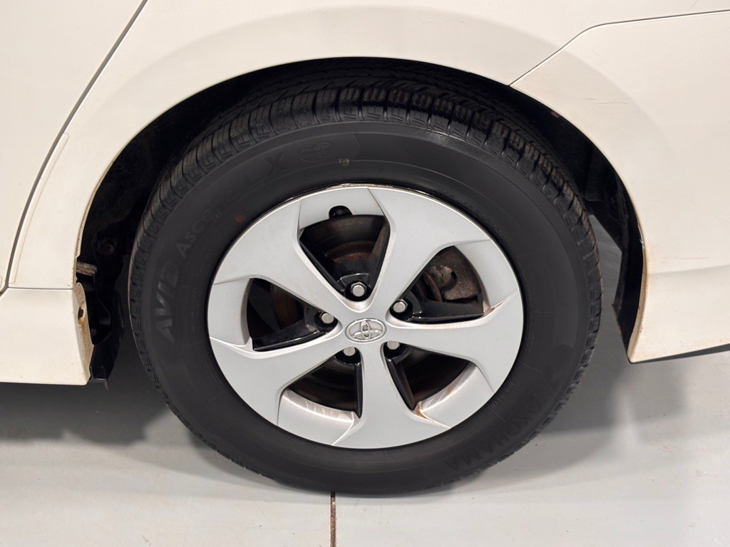 2014 Toyota Prius Image 31