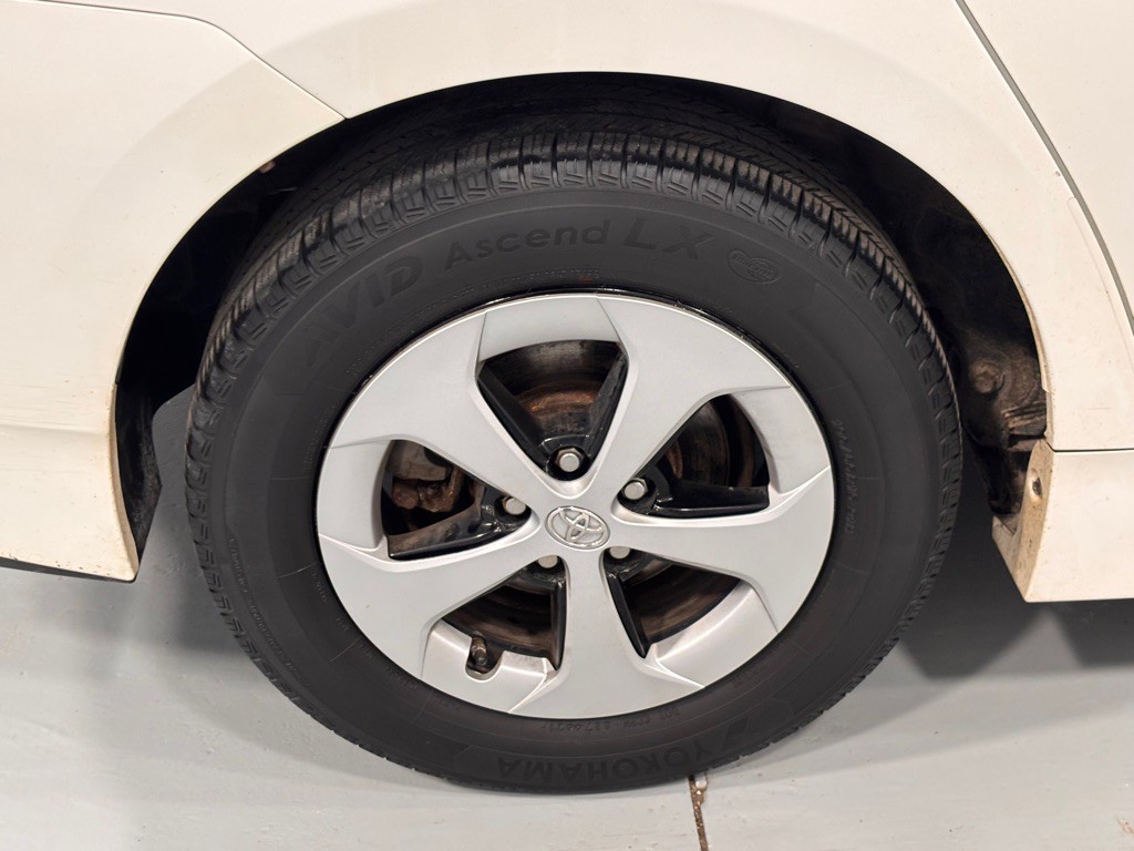 2014 Toyota Prius Image 33
