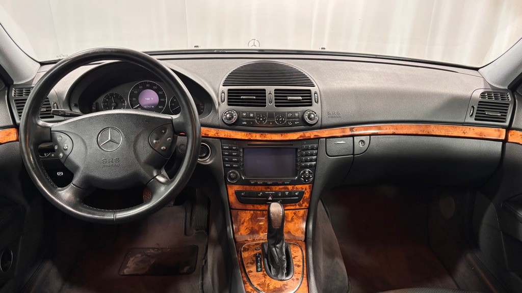 2004 Mercedes-Benz E-Class Image 10