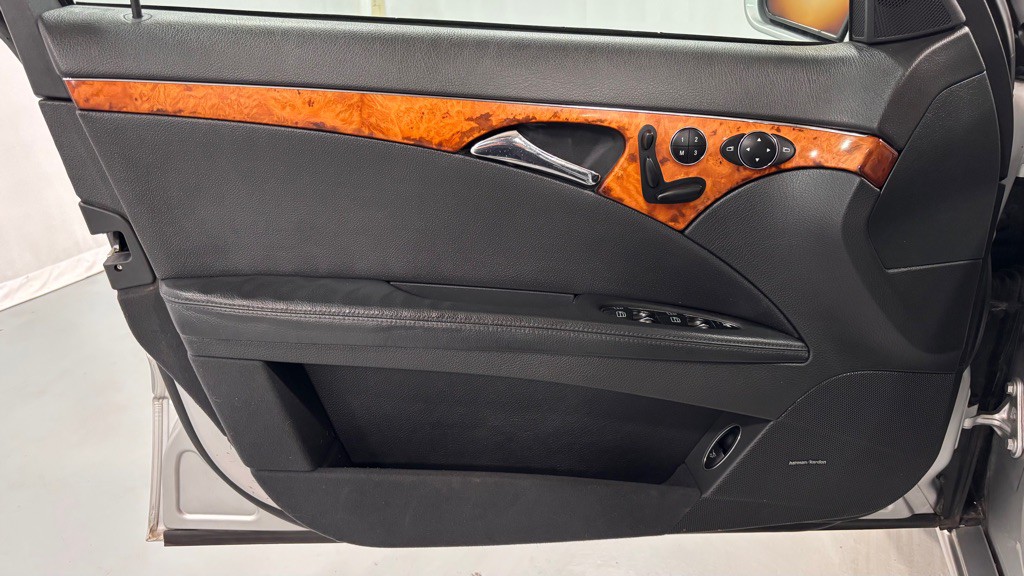 2004 Mercedes-Benz E-Class Image 16