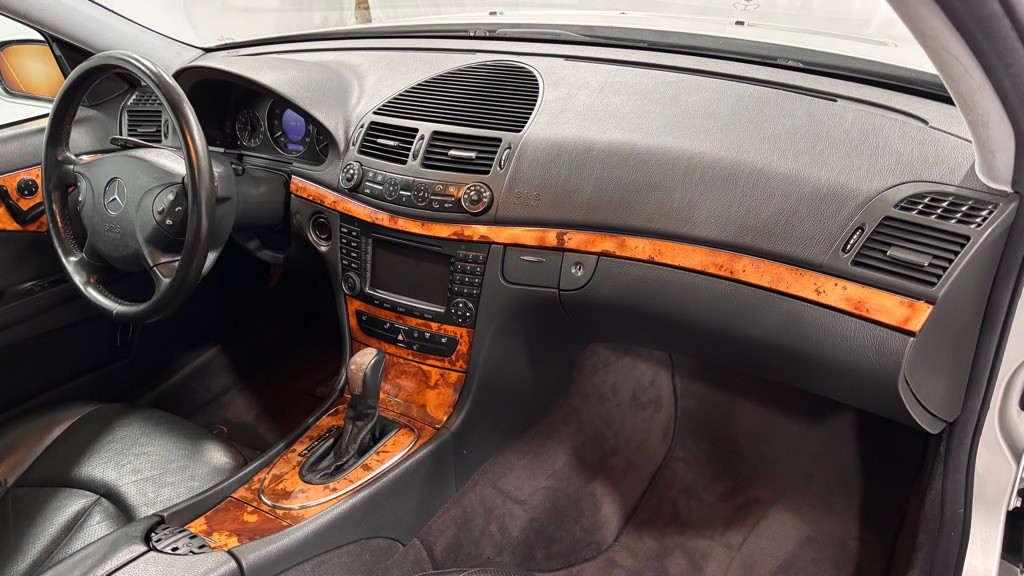 2004 Mercedes-Benz E-Class Image 17