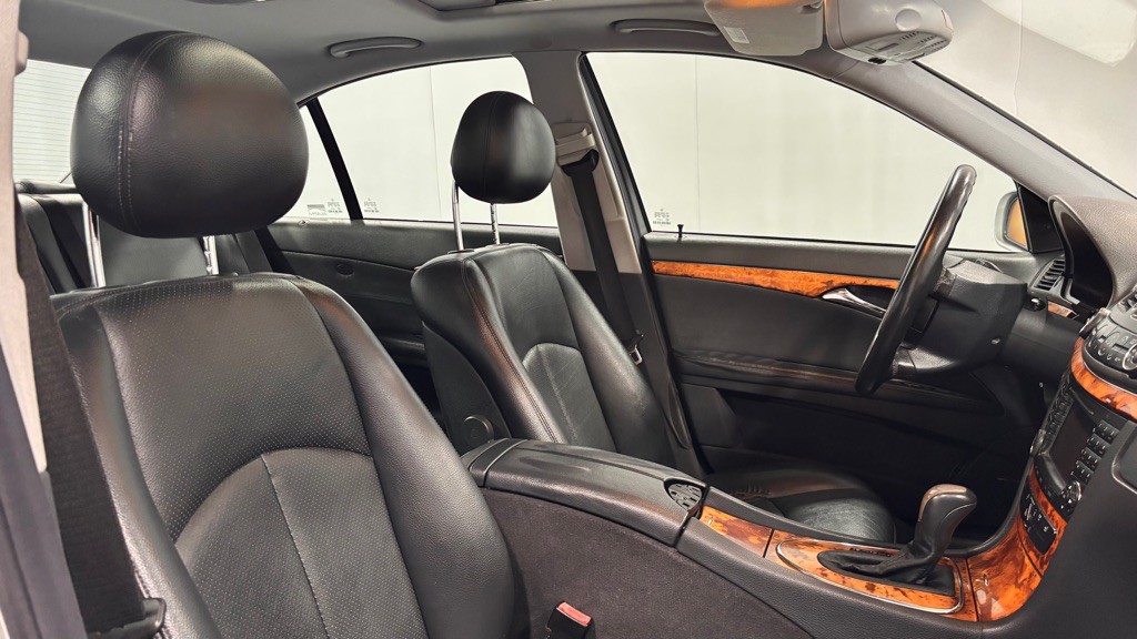 2004 Mercedes-Benz E-Class Image 19