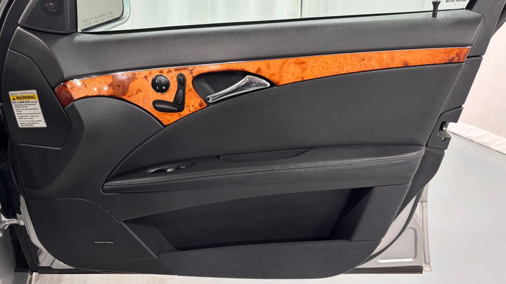 2004 Mercedes-Benz E-Class Image 20