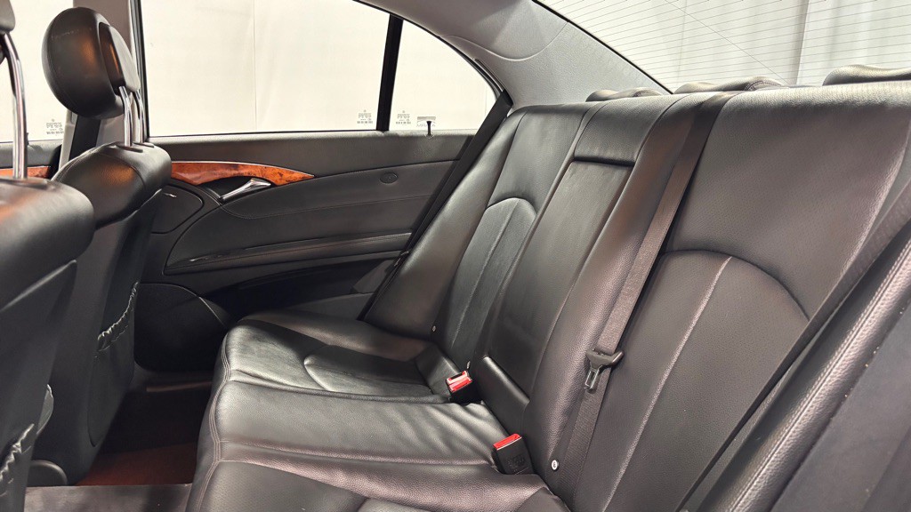 2004 Mercedes-Benz E-Class Image 22