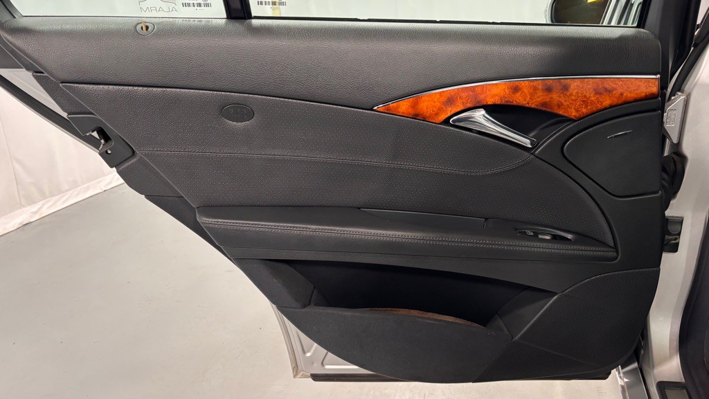 2004 Mercedes-Benz E-Class Image 23