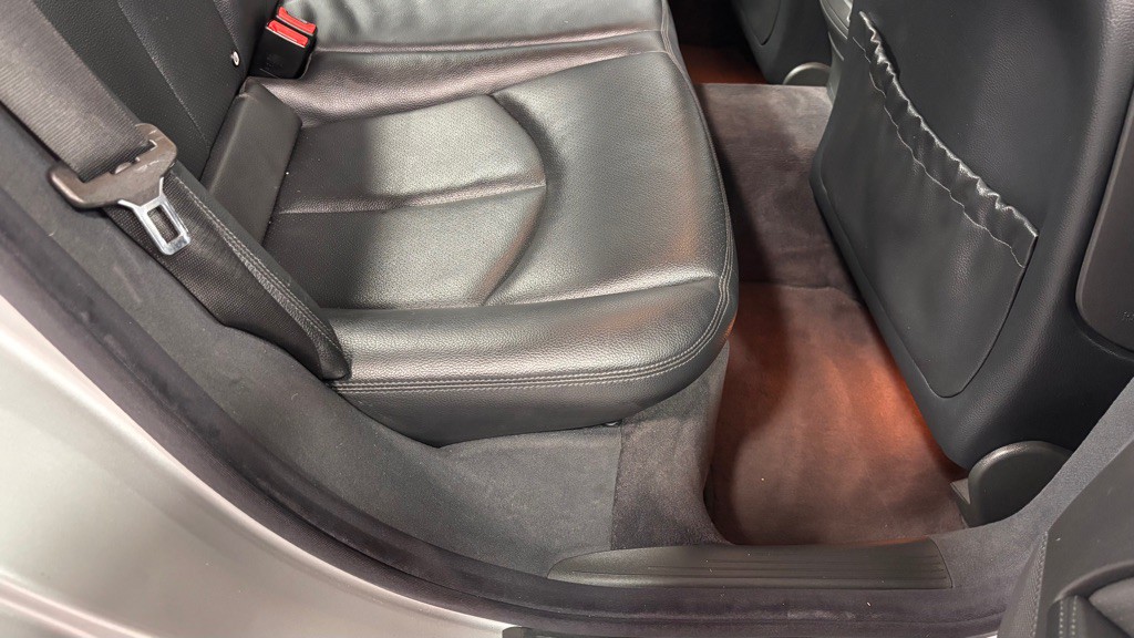 2004 Mercedes-Benz E-Class Image 24