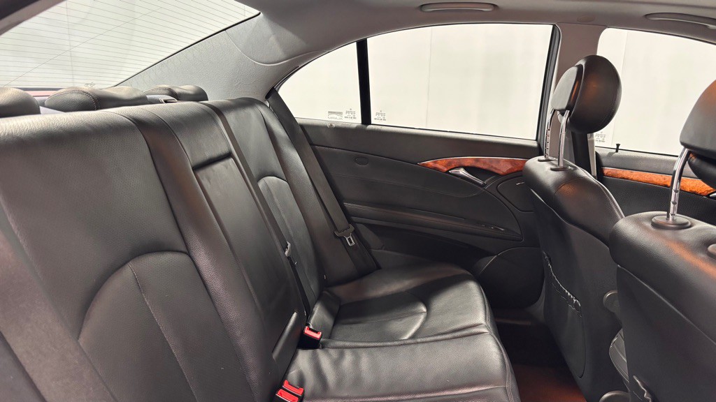 2004 Mercedes-Benz E-Class Image 25