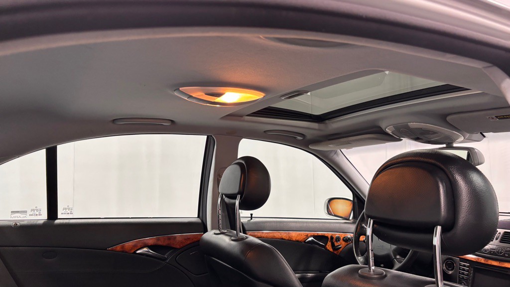 2004 Mercedes-Benz E-Class Image 26