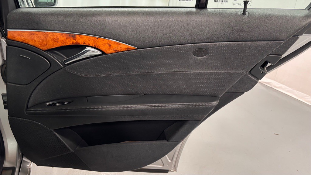 2004 Mercedes-Benz E-Class Image 27