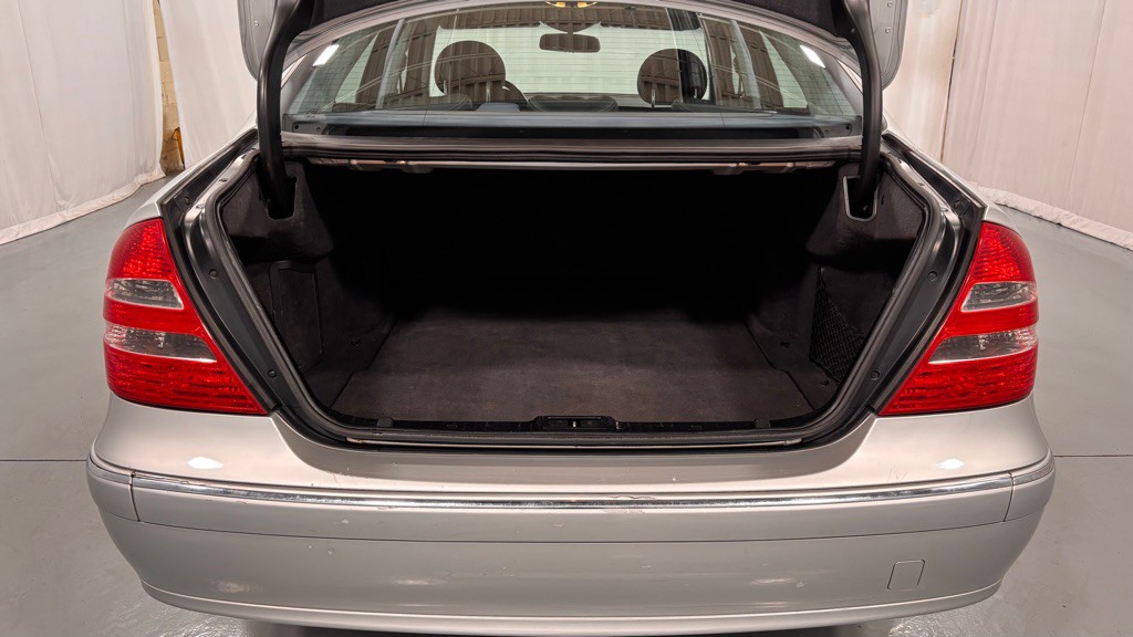 2004 Mercedes-Benz E-Class Image 28