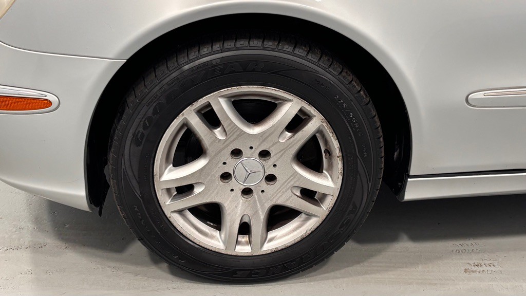 2004 Mercedes-Benz E-Class Image 30