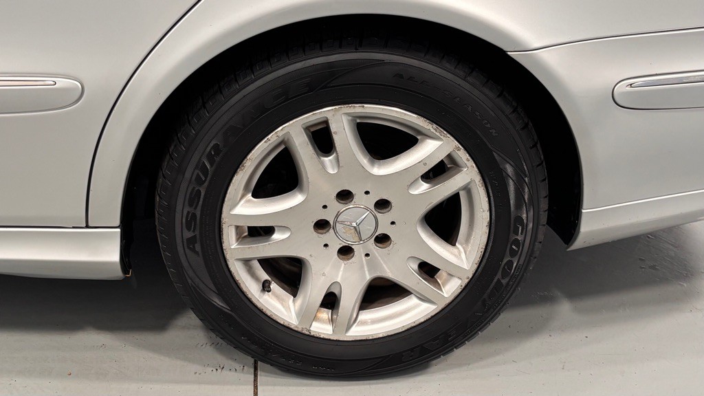 2004 Mercedes-Benz E-Class Image 31