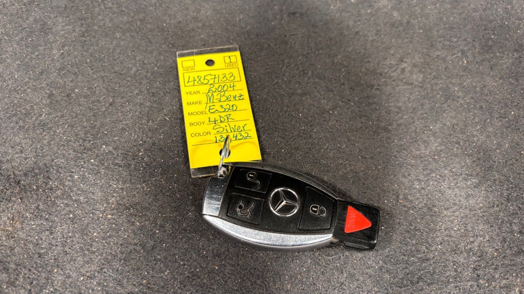 2004 Mercedes-Benz E-Class Image 34