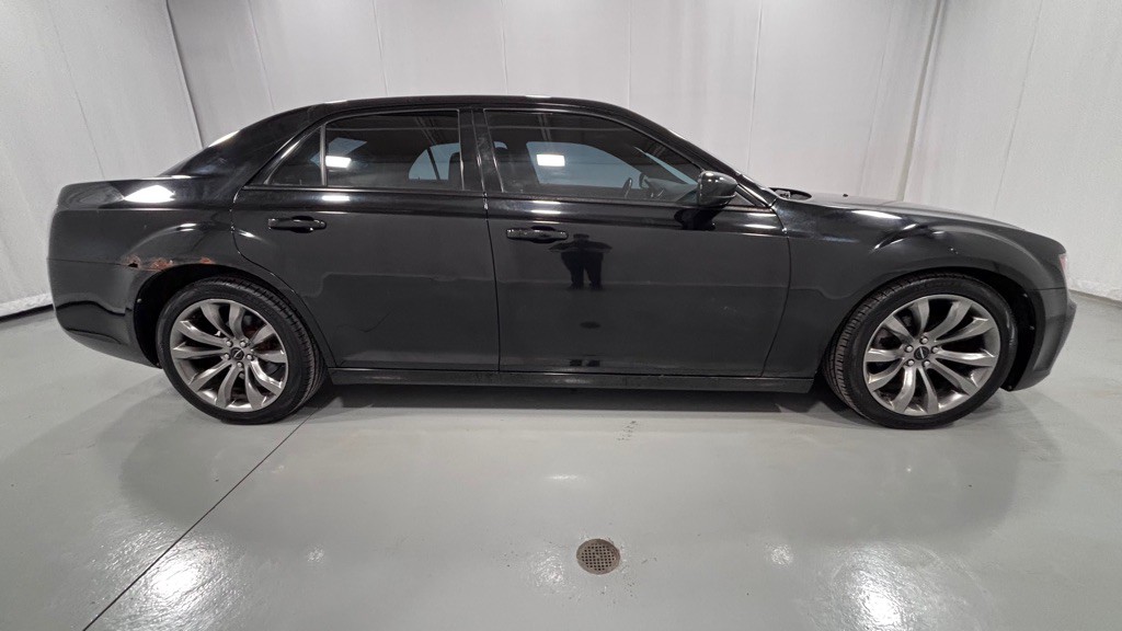 2014 Chrysler 300 Image 4