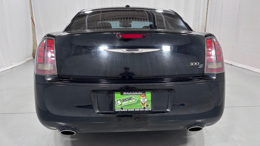 2014 Chrysler 300 Image 6
