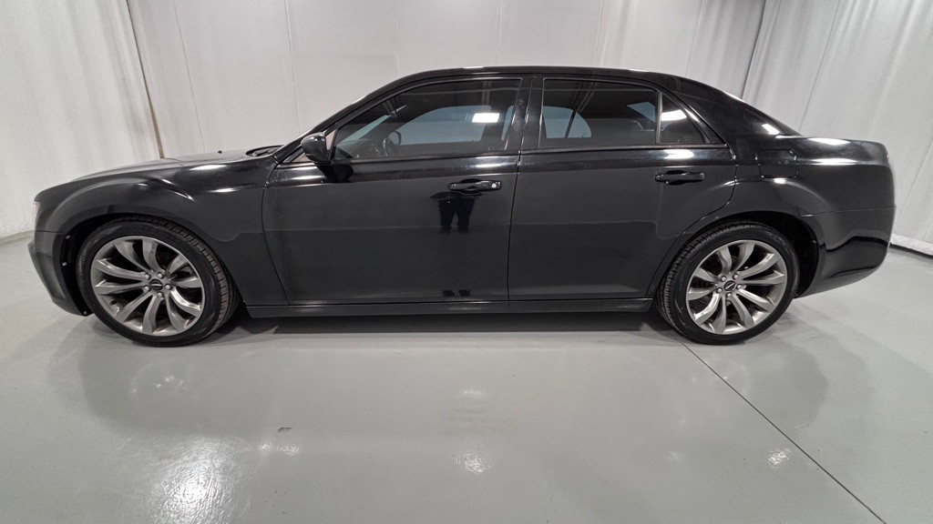 2014 Chrysler 300 Image 8