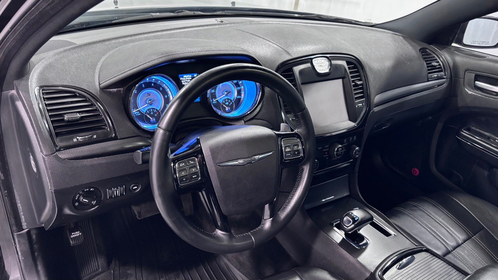 2014 Chrysler 300 Image 9