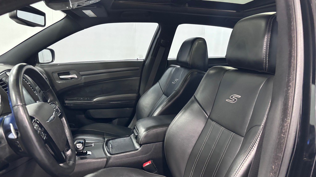 2014 Chrysler 300 Image 12