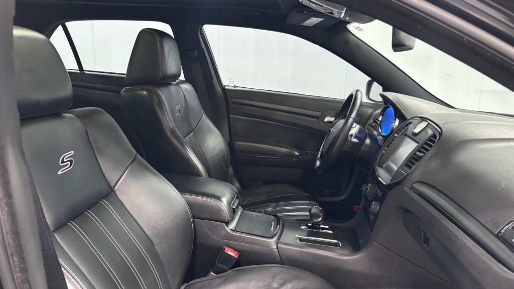 2014 Chrysler 300 Image 19