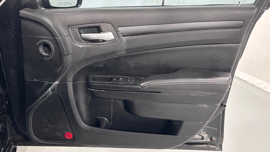 2014 Chrysler 300 Image 20