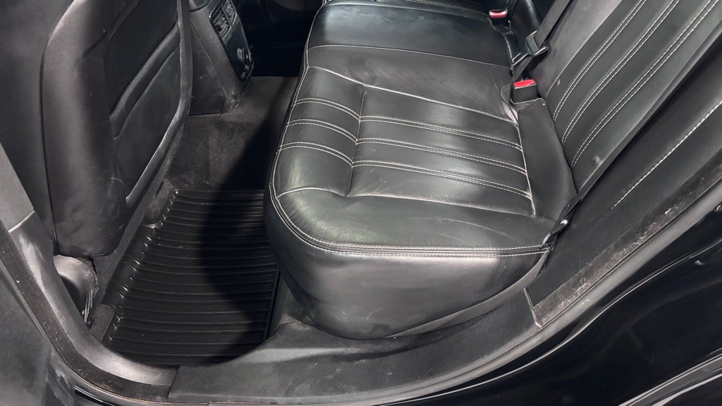 2014 Chrysler 300 Image 21