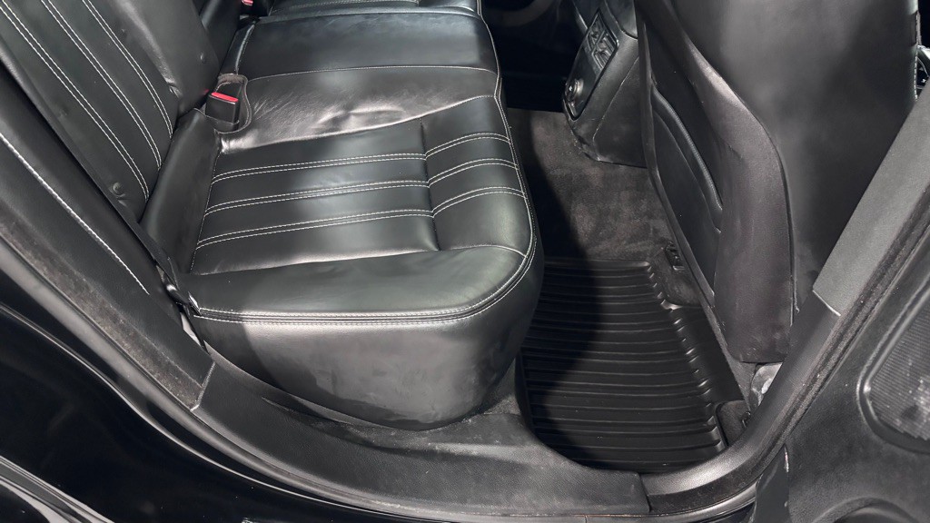 2014 Chrysler 300 Image 24