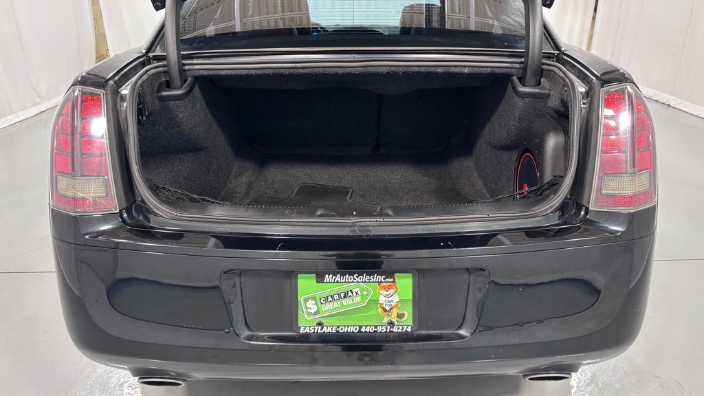 2014 Chrysler 300 Image 28