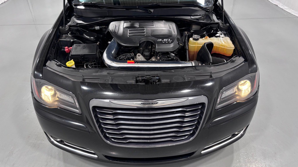 2014 Chrysler 300 Image 29
