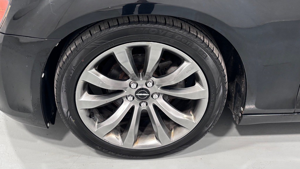 2014 Chrysler 300 Image 30