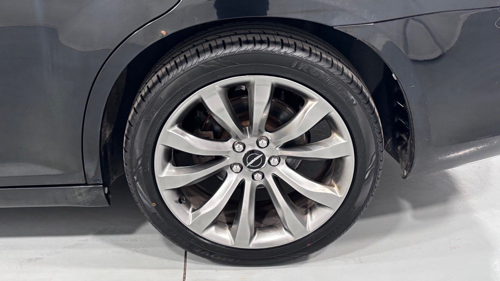 2014 Chrysler 300 Image 31