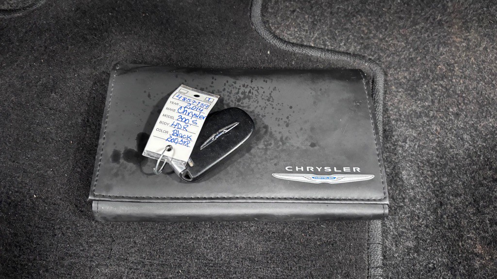 2014 Chrysler 300 Image 34