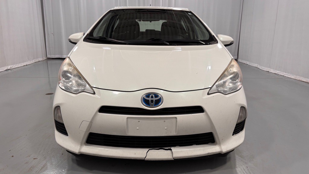2013 Toyota Prius Image 2