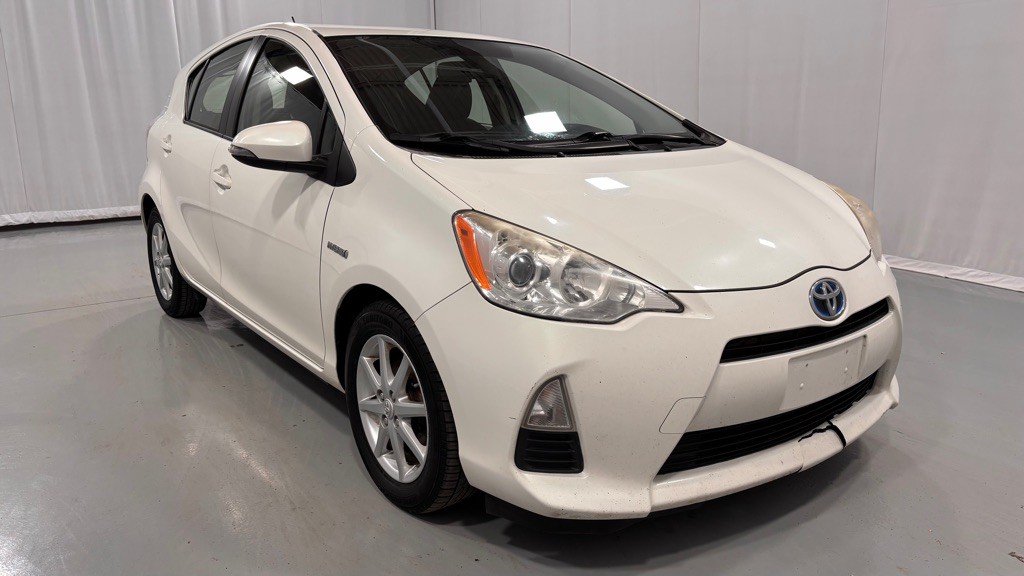 2013 Toyota Prius Image 3