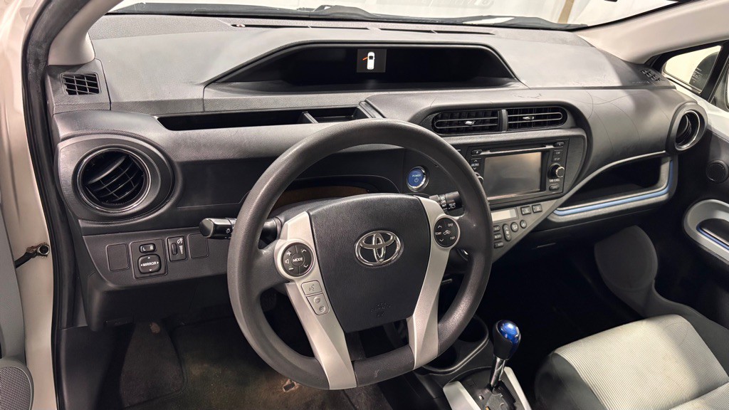 2013 Toyota Prius Image 9