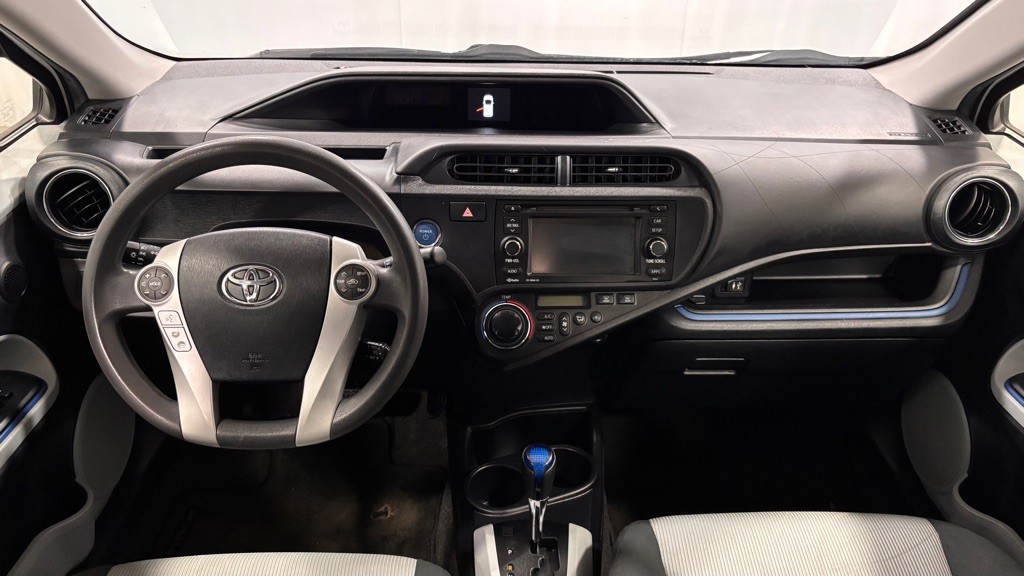 2013 Toyota Prius Image 10