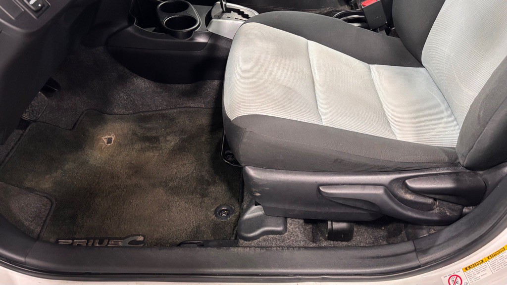 2013 Toyota Prius Image 11