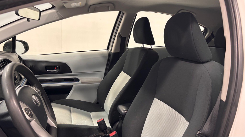 2013 Toyota Prius Image 12