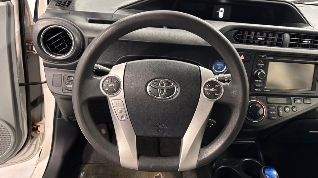 2013 Toyota Prius Image 13