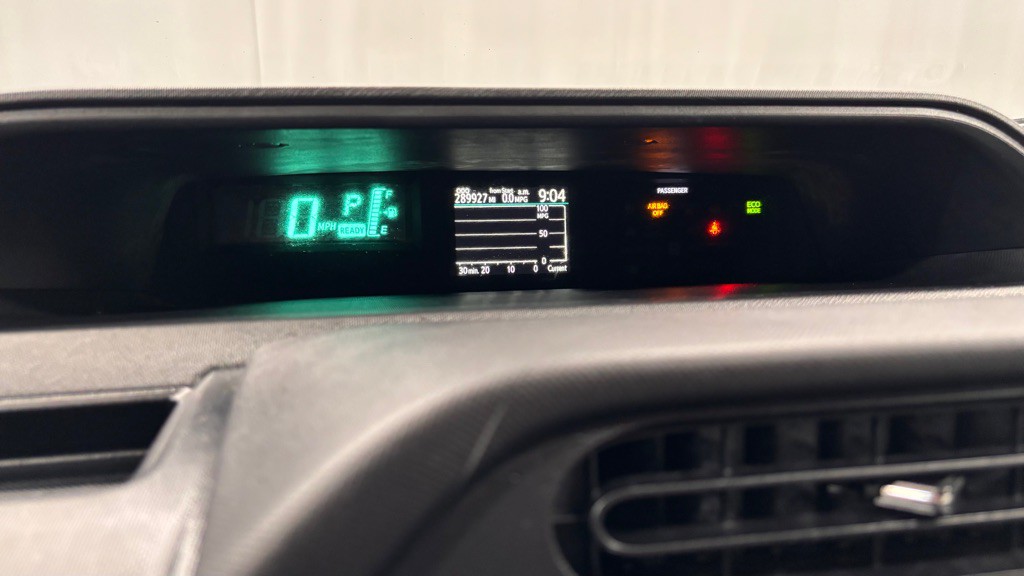 2013 Toyota Prius Image 15