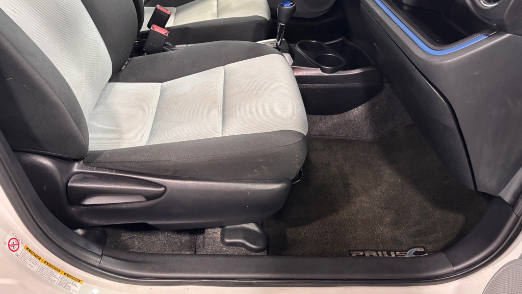 2013 Toyota Prius Image 18