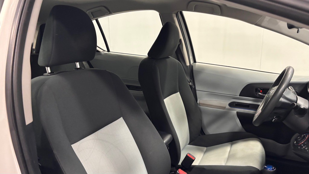 2013 Toyota Prius Image 19