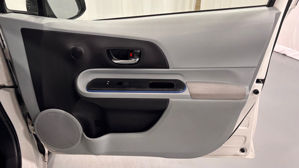 2013 Toyota Prius Image 20