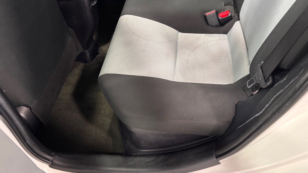 2013 Toyota Prius Image 21