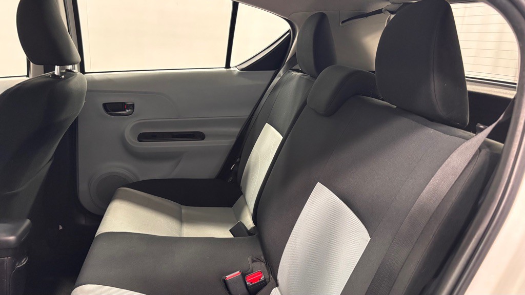 2013 Toyota Prius Image 22